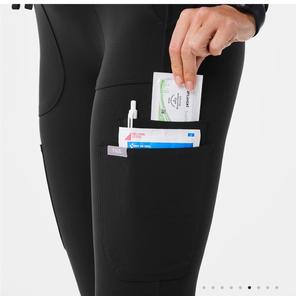 Figs high waisted Seville flare scrub leggings - Picture 5 of 11